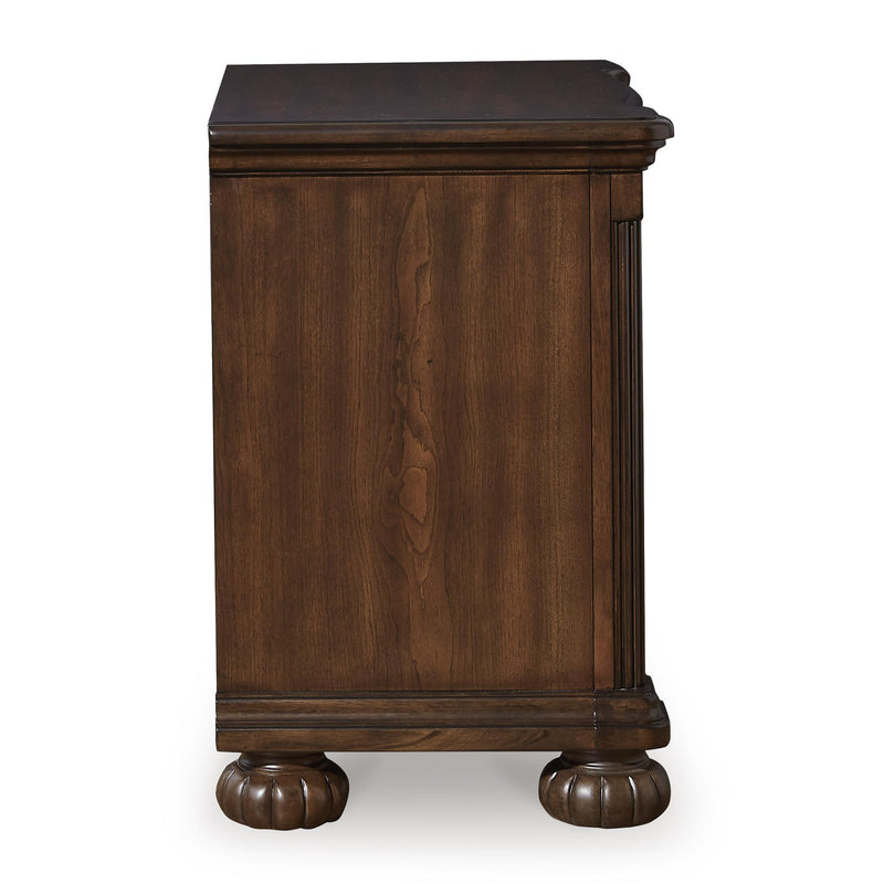 Signature Design by Ashley Lavinton 3-Drawer Nightstand B764-93 IMAGE 4